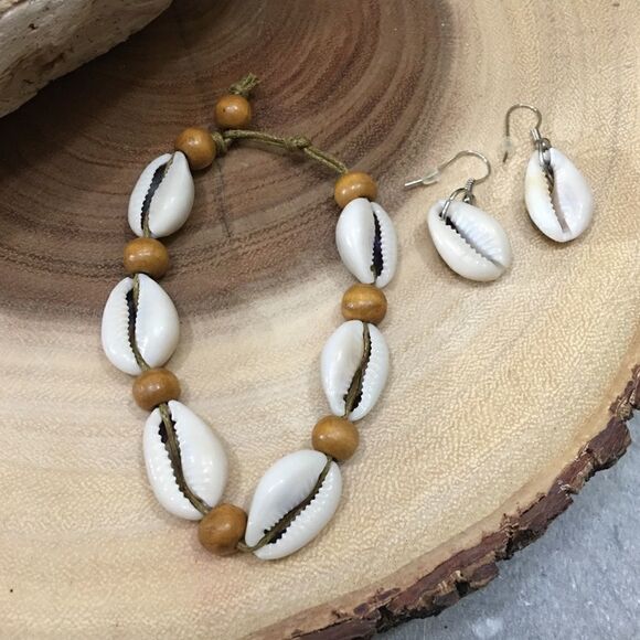 Handmade shell and bracelet and earring set - Picture 1 of 4